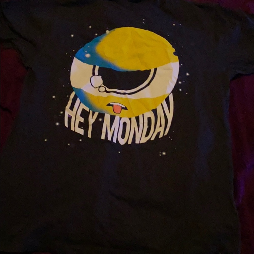 Hey Monday Tee